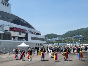 여수항, 1만900톤급 국제 크루즈선 ‘르솔레알’호 입항