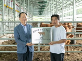 고흥군, 축산기술 접목 우수농장 현판식 가져...