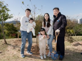 2023년 신생아 탄생 기념 나무 우산공원에 식재