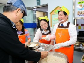 공영민 고흥군수, 5월 가정의 날 경로식당 급식봉사